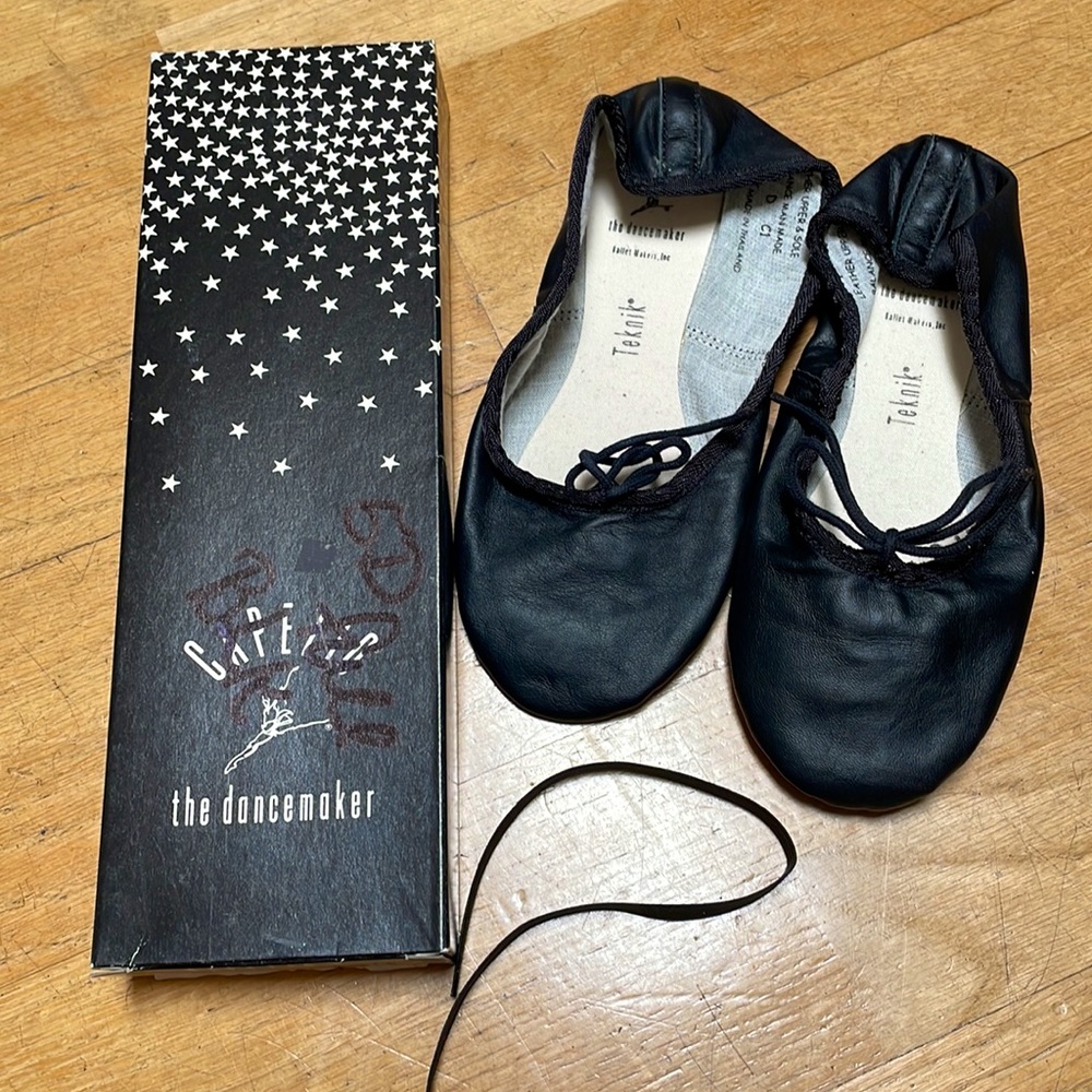 Capezio Black Leather Ballet Slippers NEW In Box Size 5,